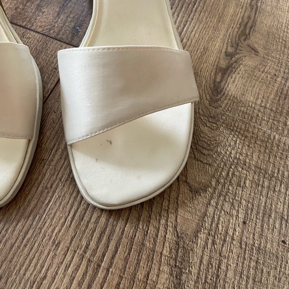 Unlisted Kenneth Cole White Sandals - Picture 3 of 8